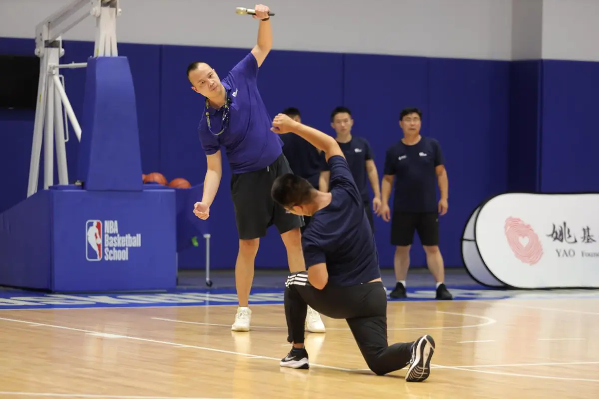 专业控卫如何调整心态应对高强度比赛_0